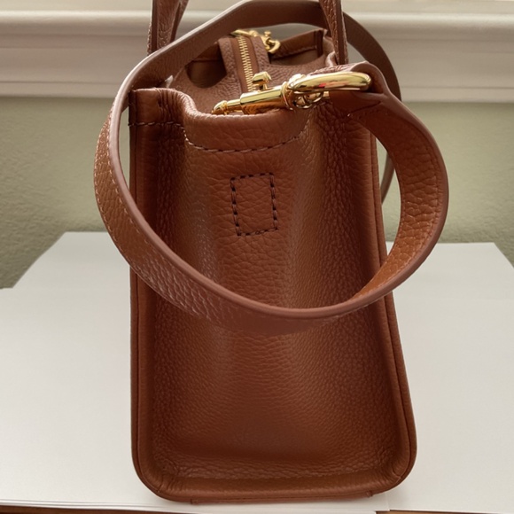 Marc Jacob’s The Leather Small Tote Bag - Picture 4 of 8